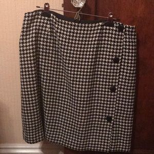 Beautiful wool. Never goes out of style. To knee.